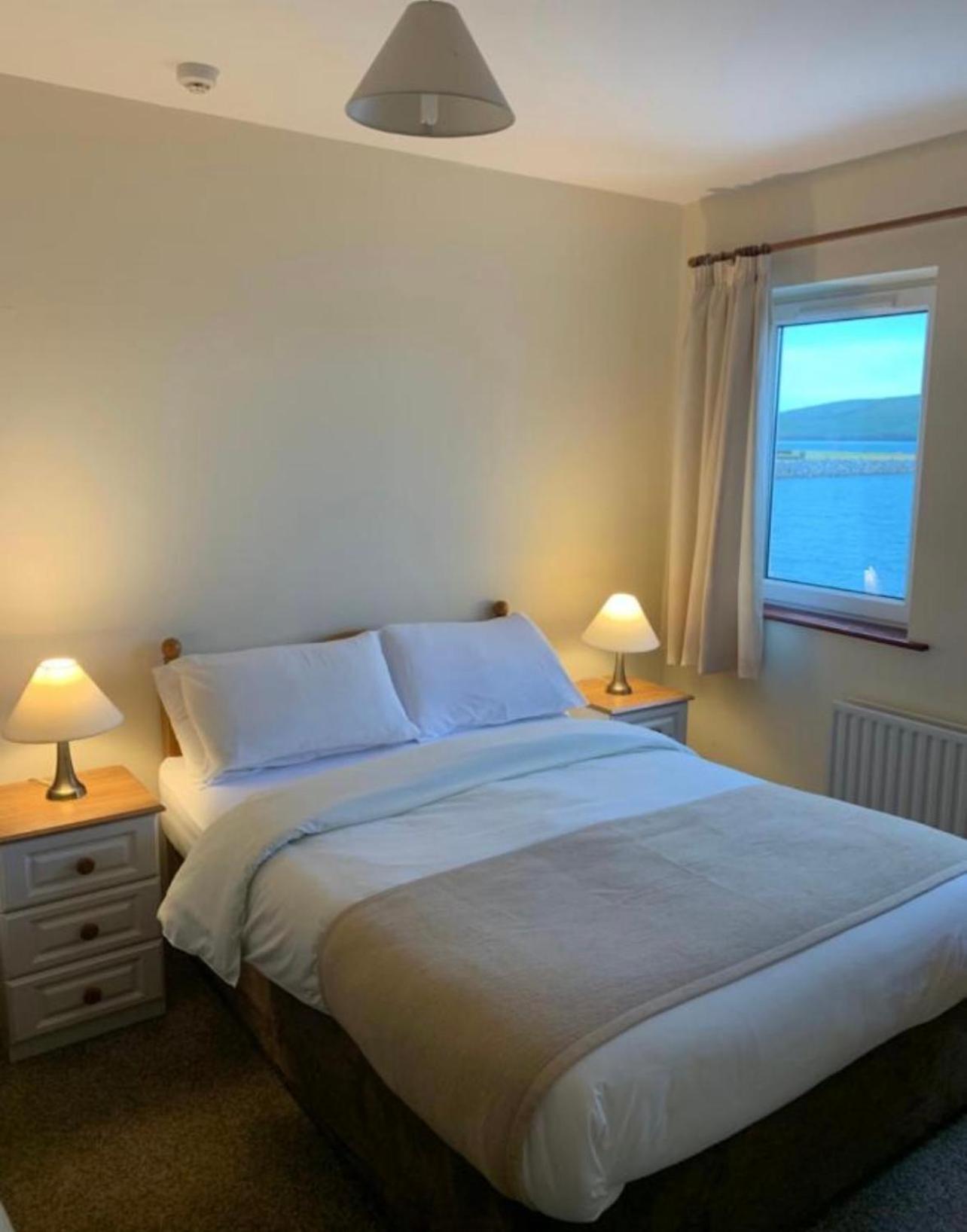 Dingle Harbour Nights Hotell Exteriör bild