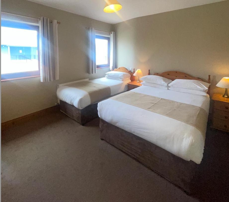 Dingle Harbour Nights Hotell Exteriör bild